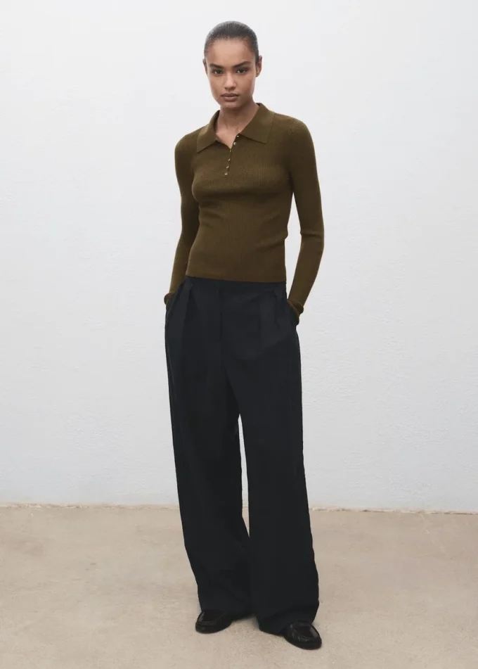 Maglione a collo alto a costine Maglione a collo alto a costine