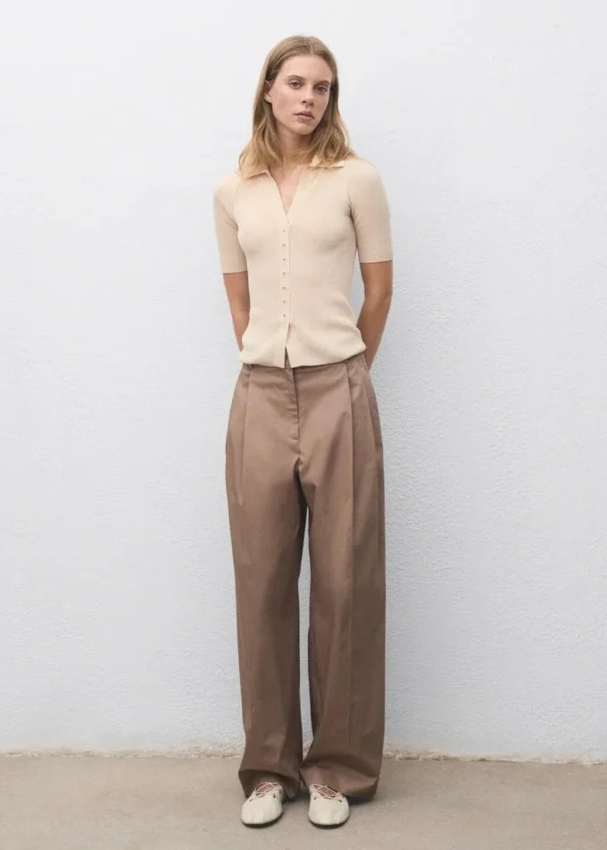 Maglione a collo alto a costine Maglione a collo alto a costine