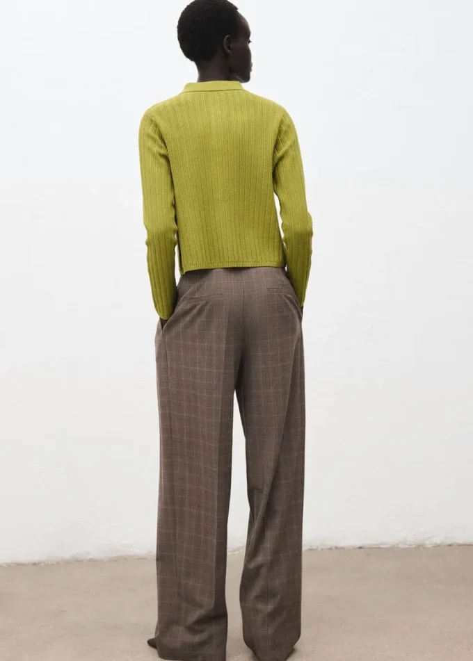 Maglione a collo alto a costine Maglione a collo alto a costine