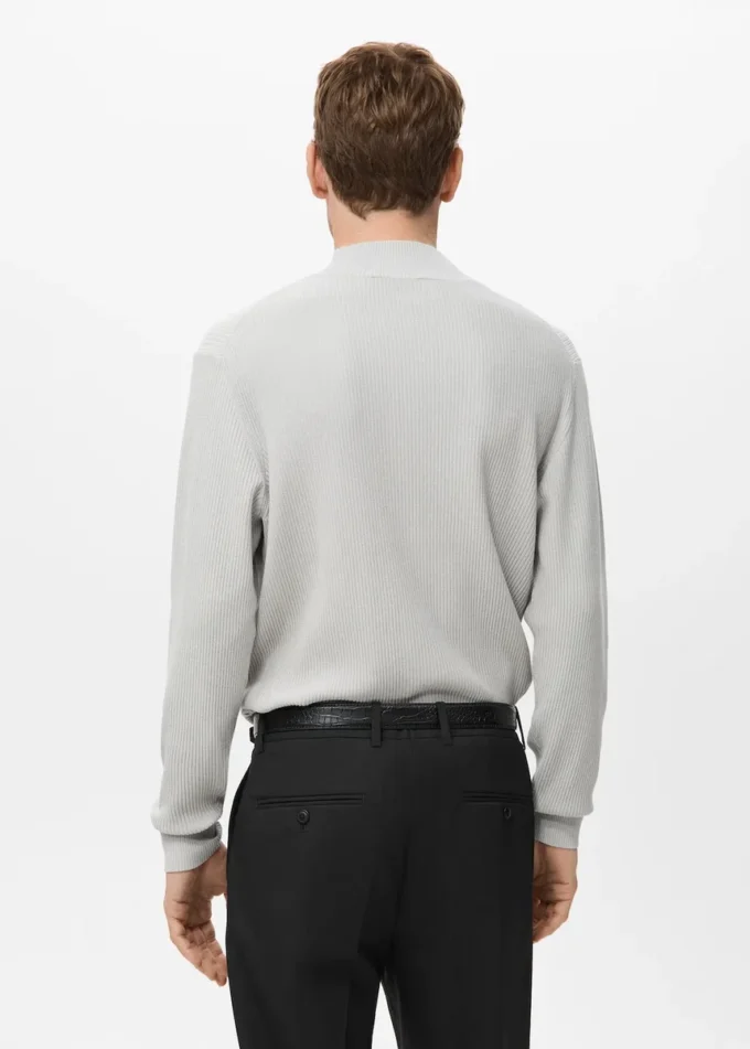 Maglione a collo alto a costine Maglione a collo alto a costine