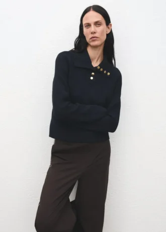 Maglione a collo alto a costine con bottoni