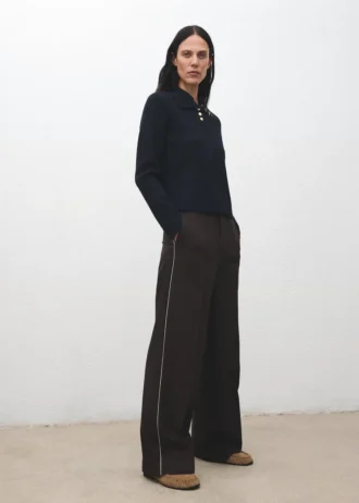 Maglione a collo alto a costine con bottoni