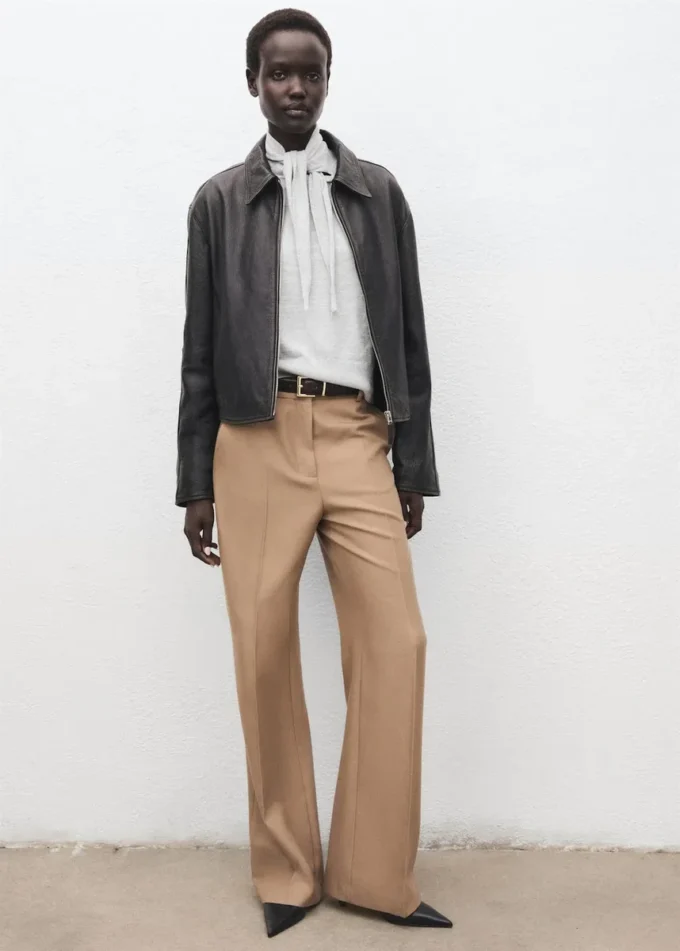 Maglione a collo alto con nodo Maglione a collo alto con nodo