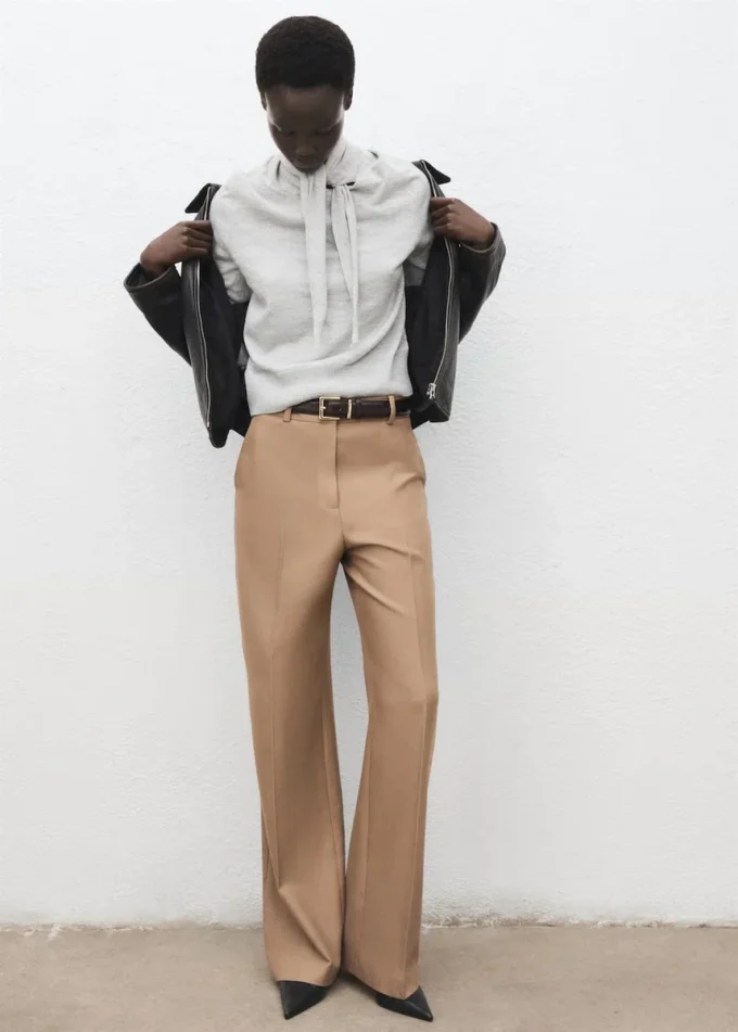 Maglione a collo alto con nodo Maglione a collo alto con nodo