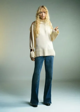 Maglione a collo alto con spacchi