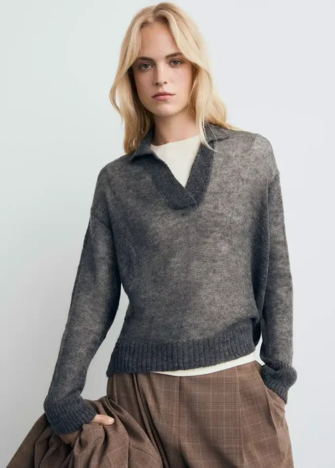 Maglione a collo alto semitrasparente Maglione a collo alto semitrasparente