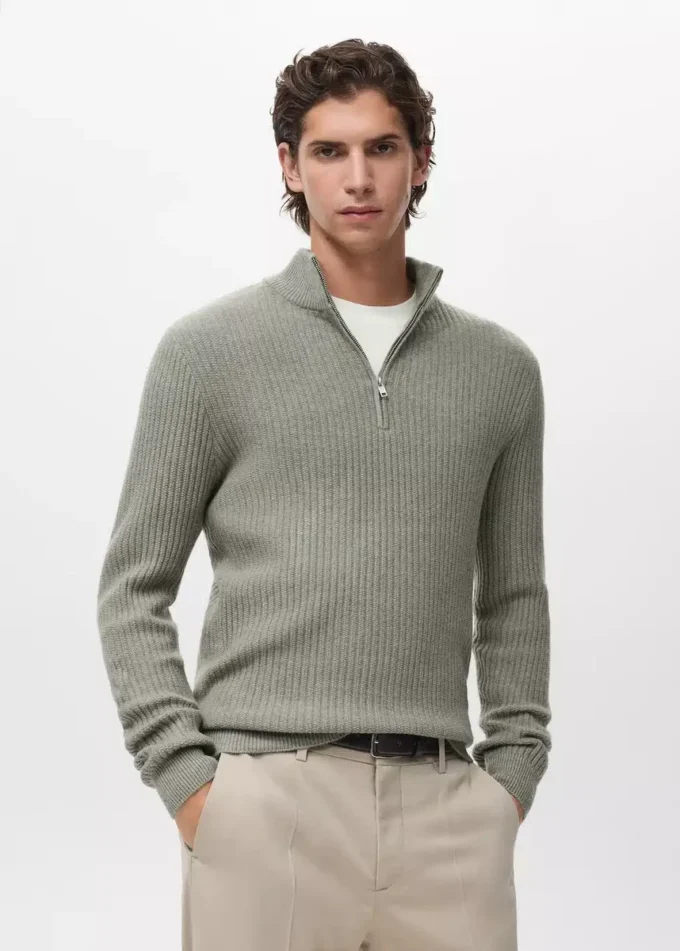 Maglione a coste con collo con zip Maglione a coste con collo con zip