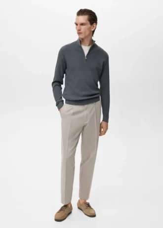 Maglione a coste con collo con zip