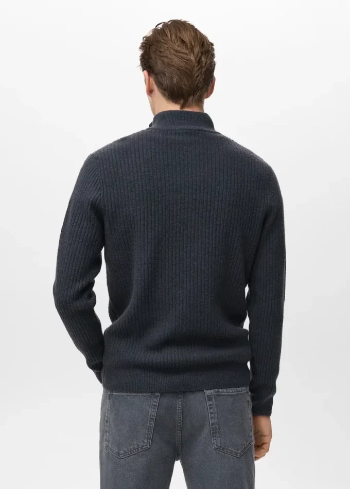 Maglione a coste con collo con zip Maglione a coste con collo con zip