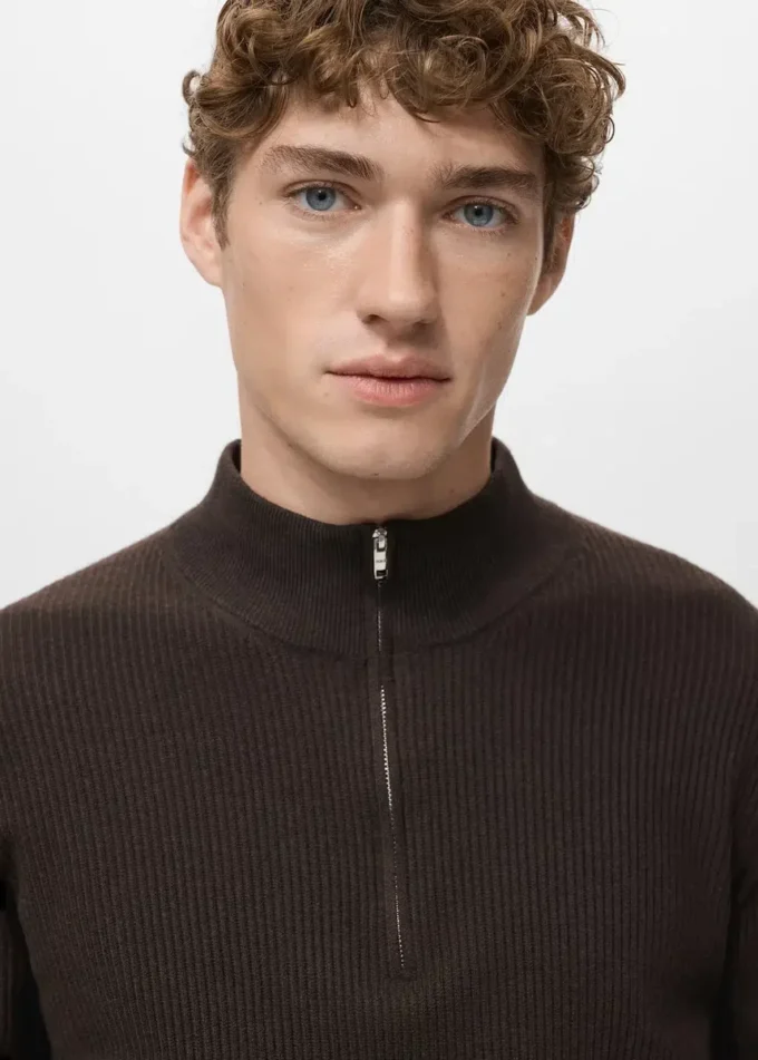 Maglione a coste con collo con zip Maglione a coste con collo con zip