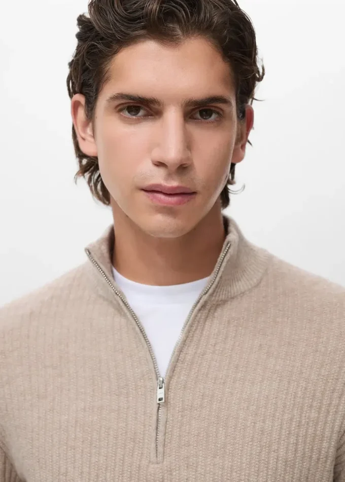 Maglione a coste con collo con zip Maglione a coste con collo con zip