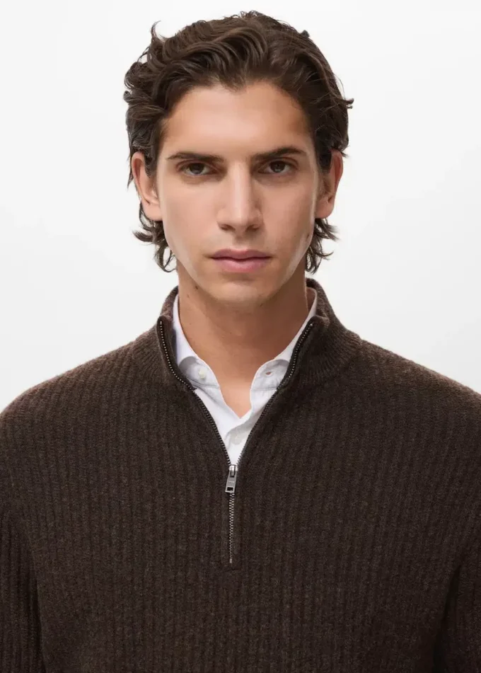 Maglione a coste con collo con zip Maglione a coste con collo con zip