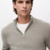 Maglione a coste con collo con zip Maglione a coste con collo con zip