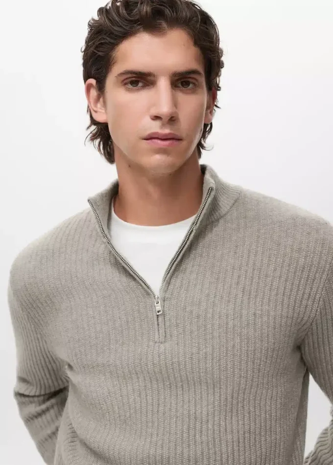 Maglione a coste con collo con zip Maglione a coste con collo con zip