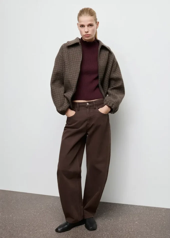 Maglione a coste con finiture smerlate Maglione a coste con finiture smerlate