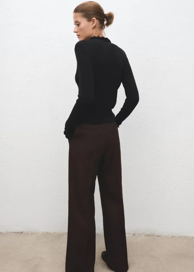 Maglione a coste con finiture smerlate Maglione a coste con finiture smerlate