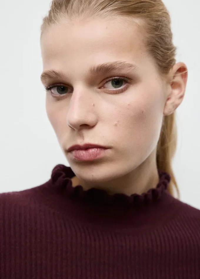 Maglione a coste con finiture smerlate Maglione a coste con finiture smerlate