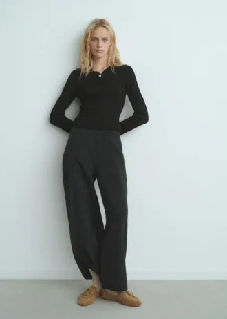 Maglione a costine con bottoni gioiello