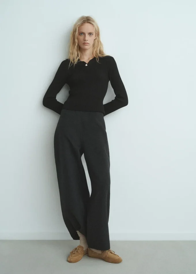 Maglione a costine con bottoni gioiello Maglione a costine con bottoni gioiello