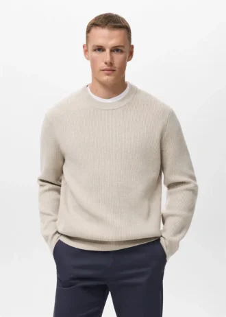 Maglione a costine lavorato a maglia