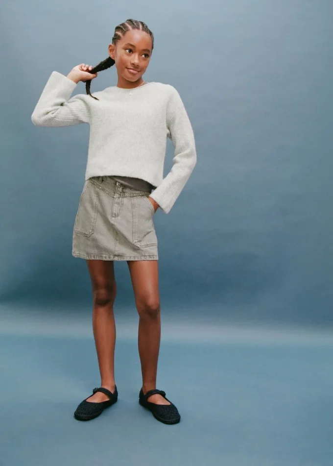 Maglione a costine lavorato a maglia Maglione a costine lavorato a maglia