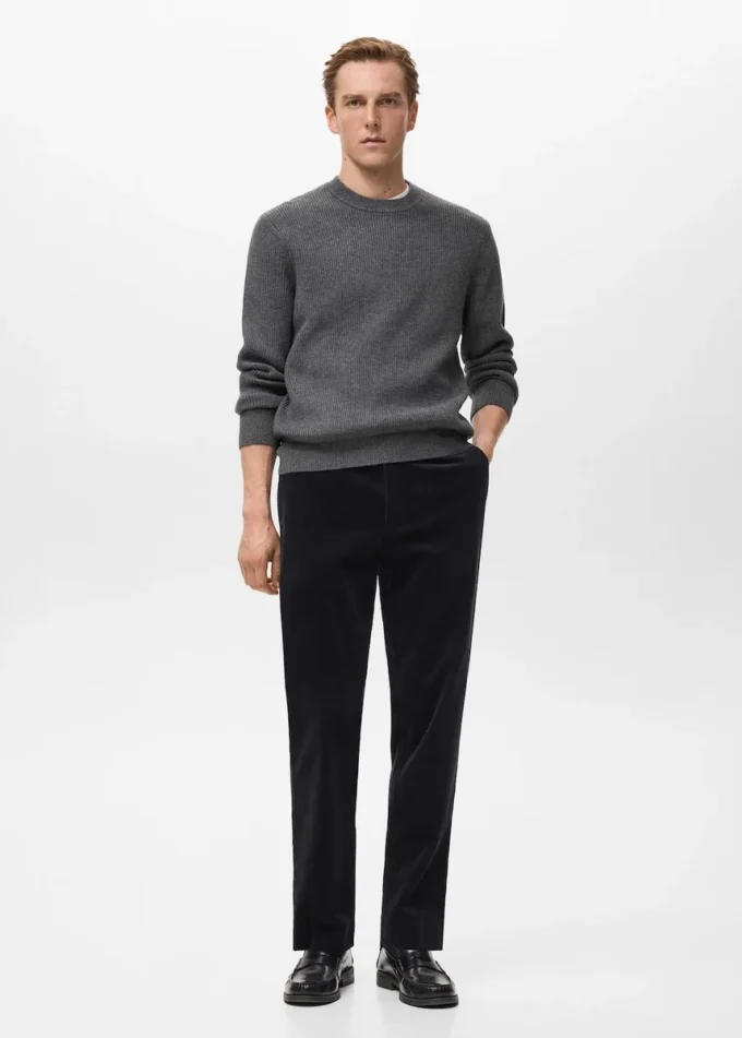 Maglione a costine lavorato a maglia Maglione a costine lavorato a maglia