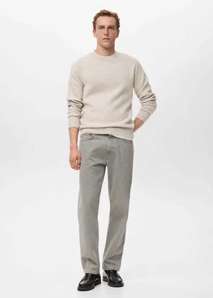 Maglione a costine lavorato a maglia Maglione a costine lavorato a maglia