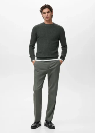 Maglione a costine lavorato a maglia