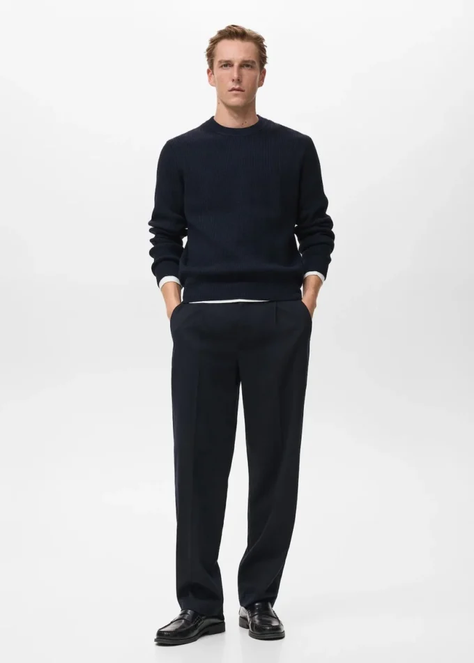 Maglione a costine lavorato a maglia Maglione a costine lavorato a maglia