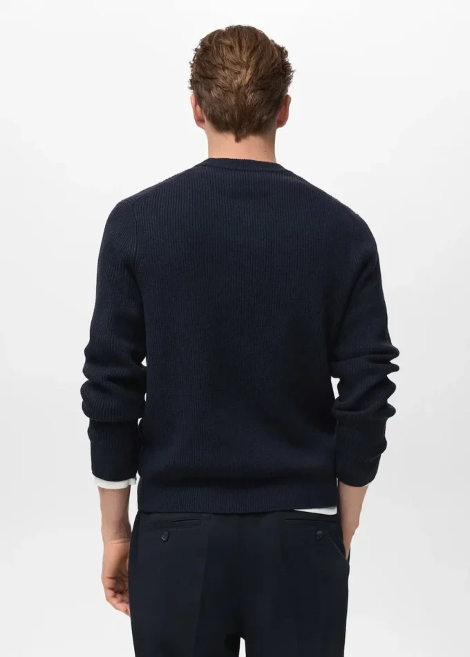 Maglione a costine lavorato a maglia Maglione a costine lavorato a maglia