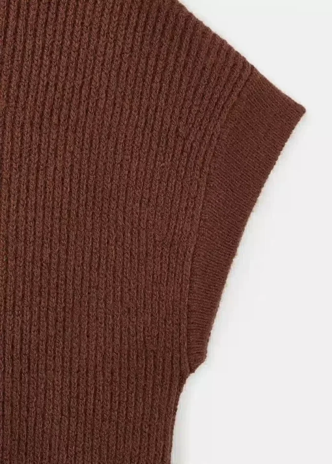 Maglione a maniche corte con collo alto Maglione a maniche corte con collo alto