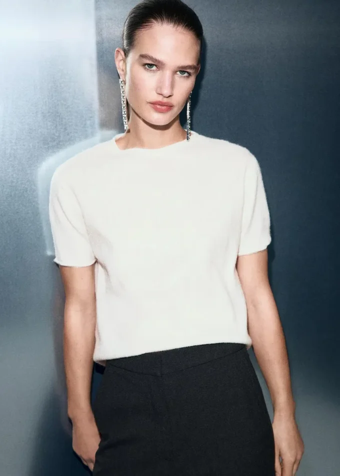 Maglione a maniche corte con paillettes Maglione a maniche corte con paillettes