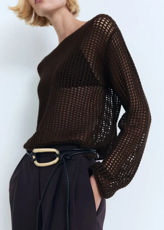 Maglione a maniche lunghe lavorato all’uncinetto Maglione a maniche lunghe lavorato all’uncinetto