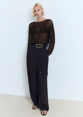 Maglione a maniche lunghe lavorato all’uncinetto Maglione a maniche lunghe lavorato all’uncinetto