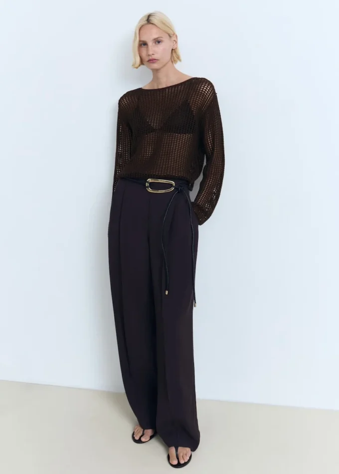 Maglione a maniche lunghe lavorato all’uncinetto Maglione a maniche lunghe lavorato all’uncinetto