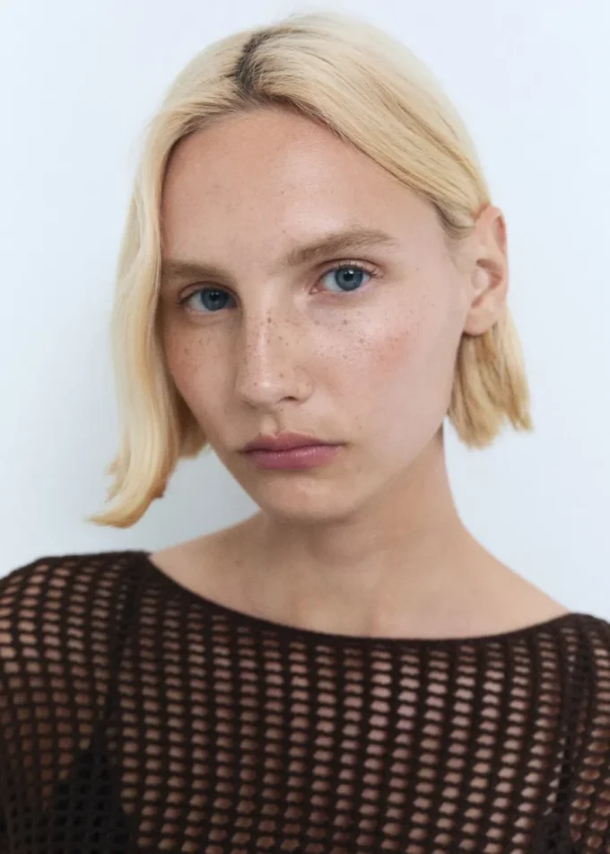 Maglione a maniche lunghe lavorato all’uncinetto Maglione a maniche lunghe lavorato all’uncinetto