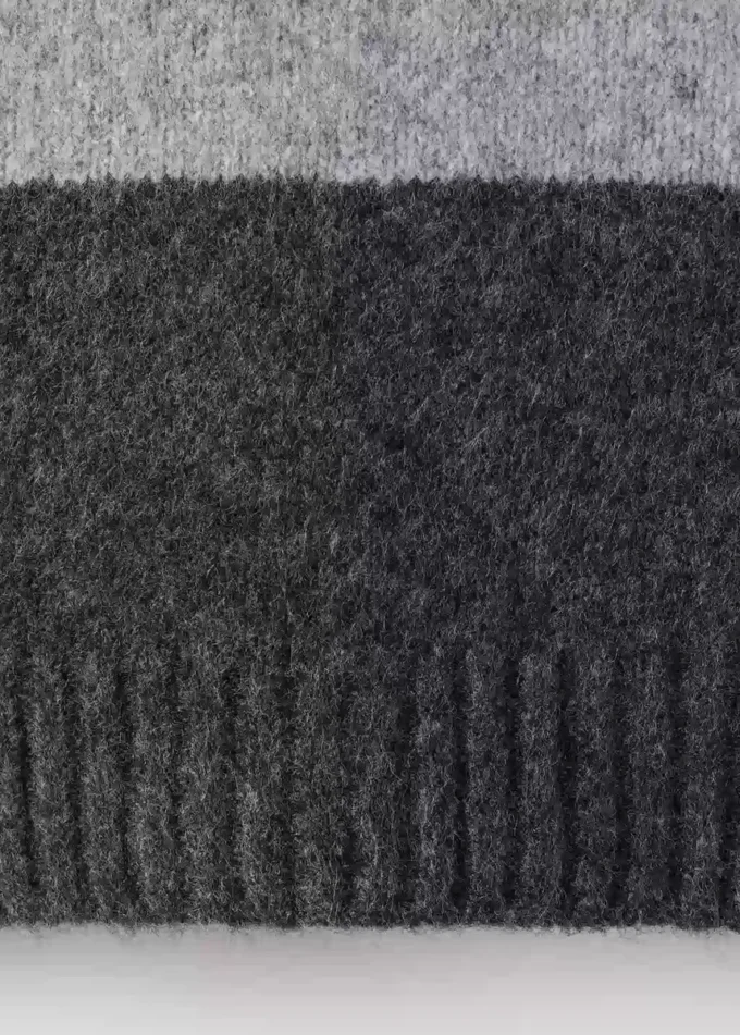 Maglione a righe con collo Perkins