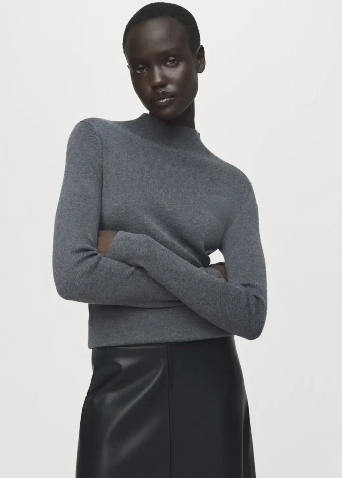 Maglione aderente con collo alla coreana Maglione aderente con collo alla coreana