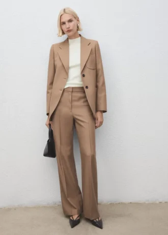 Maglione aderente con collo alla coreana