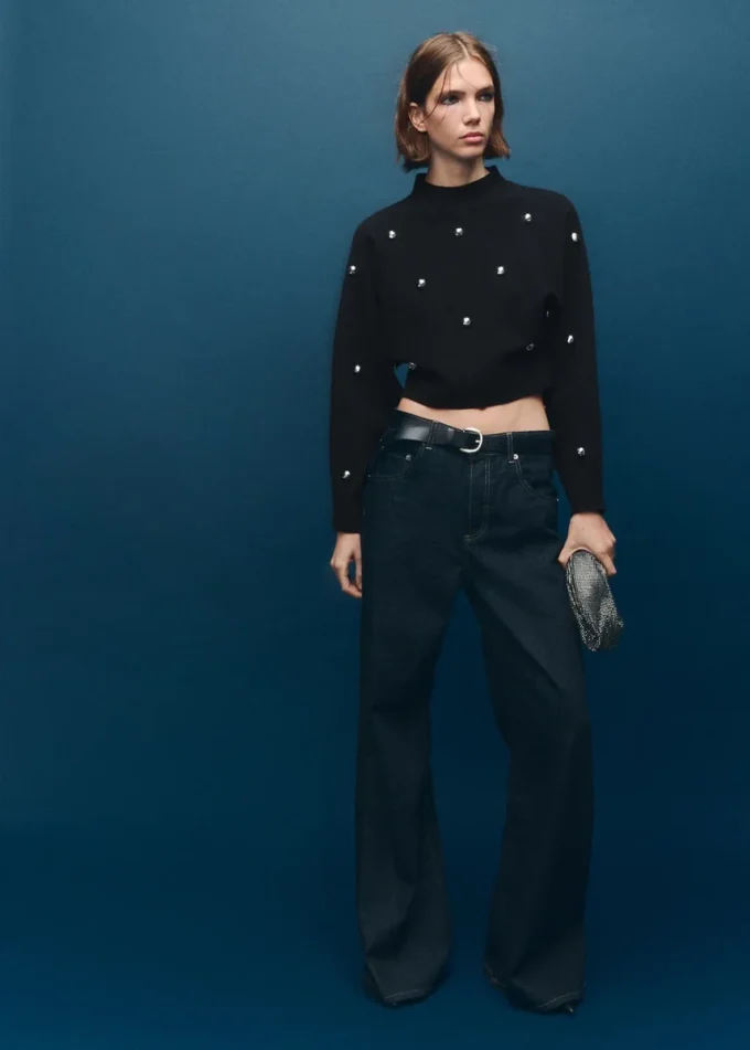 Maglione con collo a imbuto e sfere Maglione con collo a imbuto e sfere