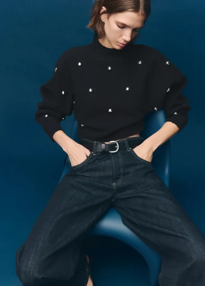 Maglione con collo a imbuto e sfere Maglione con collo a imbuto e sfere