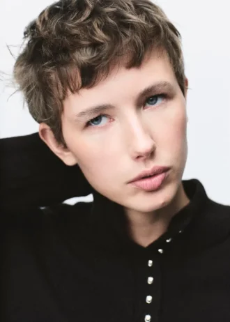 Maglione con collo alto e bottoni Maglione con collo alto e bottoni