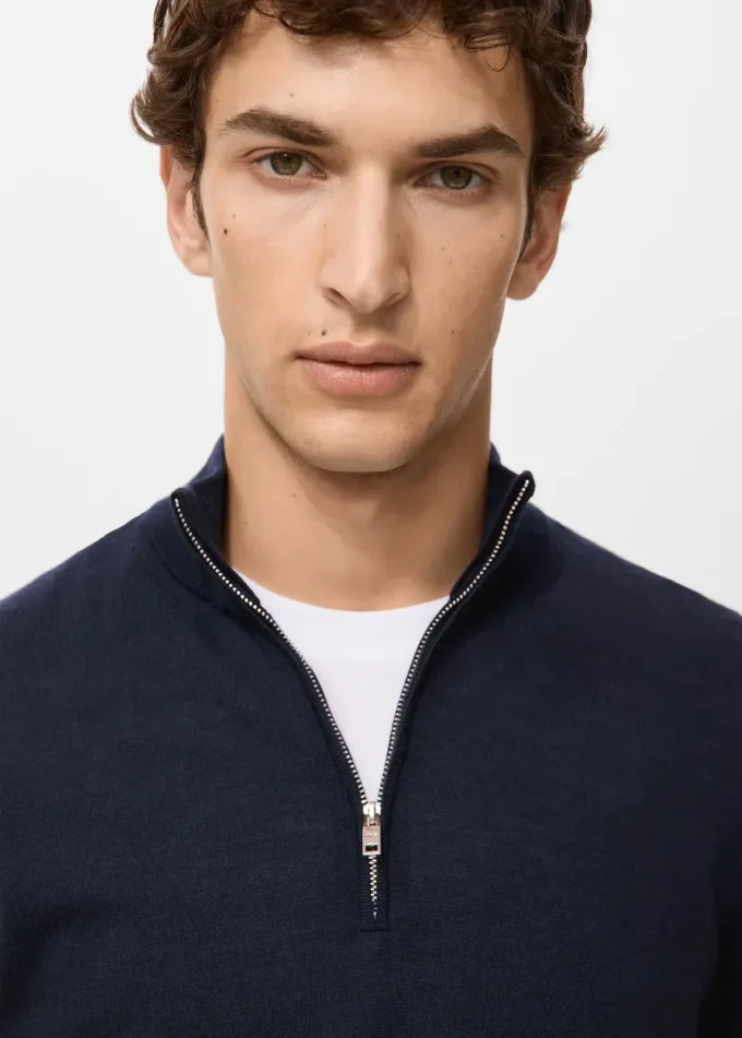 Maglione con collo alto e zip 100% lana merino Maglione con collo alto e zip 100% lana merino