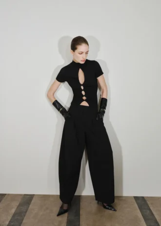 Maglione con collo Perkins e cut-out Maglione con collo Perkins e cut-out