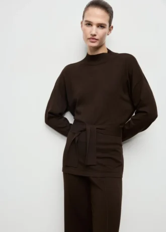 Maglione con dettaglio annodato