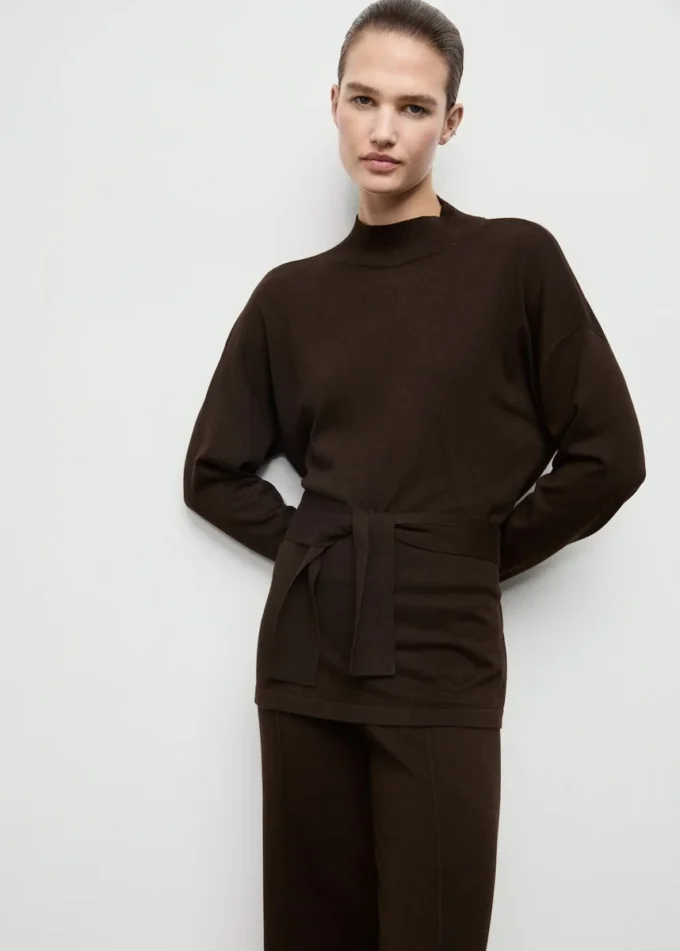 Maglione con dettaglio annodato Maglione con dettaglio annodato