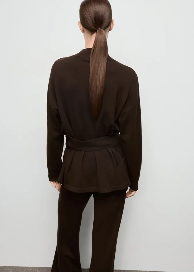 Maglione con dettaglio annodato Maglione con dettaglio annodato