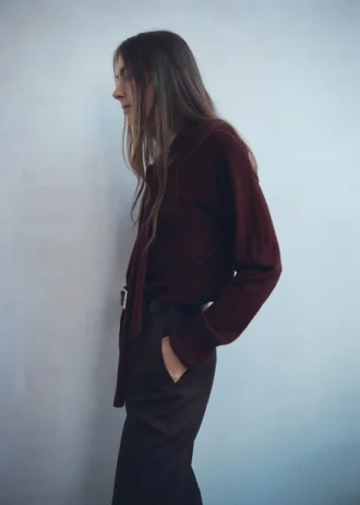 Maglione con scollo a V e sciarpa