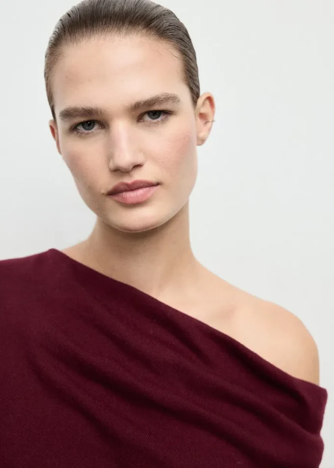 Maglione con scollo drappeggiato Maglione con scollo drappeggiato