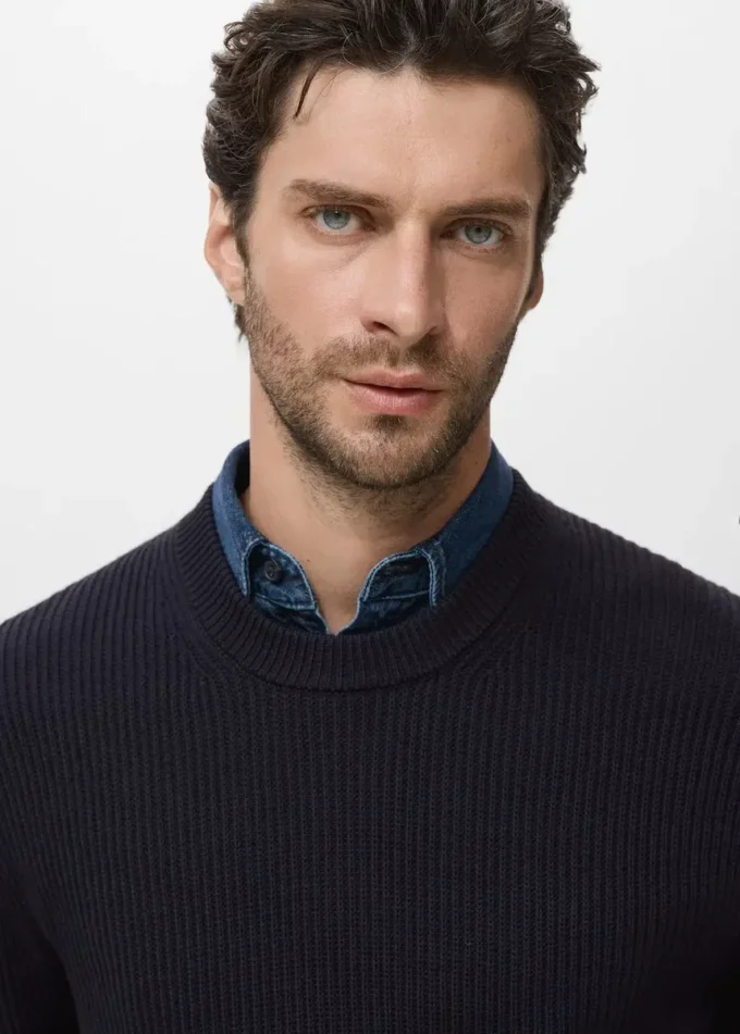 Maglione in cotone a maglia fine a coste Maglione in cotone a maglia fine a coste